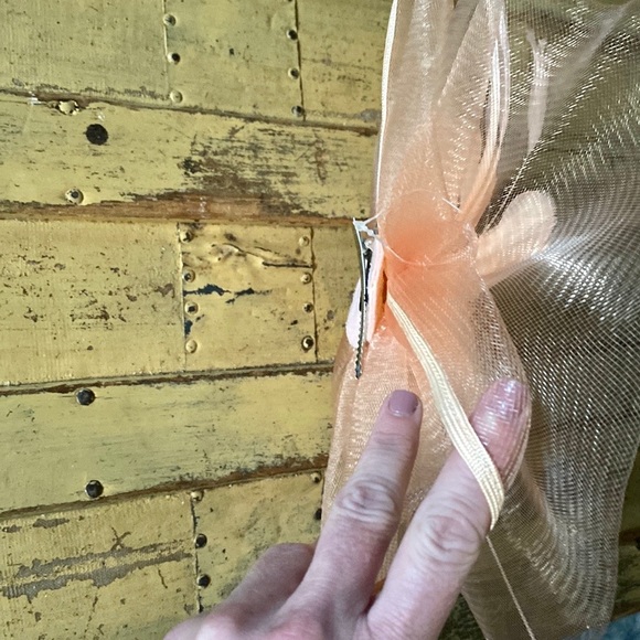 PINK FEATHER FASCINATOR HAT DRESSY MESH SHEER PINK FEATHER CLIP FASCINATOR - Picture 13 of 13